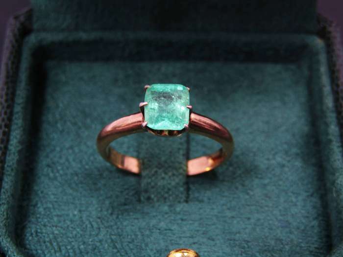 Exquisite! Antique 18K Gold & 1.2CT Emerald Ring