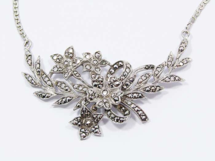 A Beautiful Victorian Design Necklace With Marcasite's in Sterling Silver