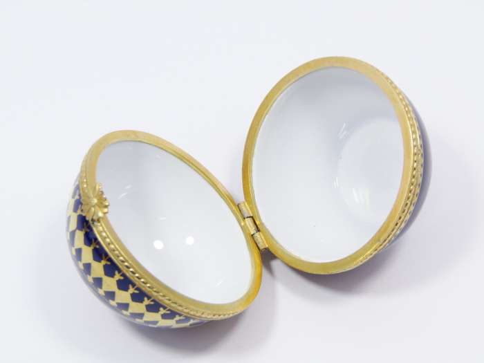 A Beautiful Cobalt Blue and Gold Estee Lauder Porcelain round Keepsake Box