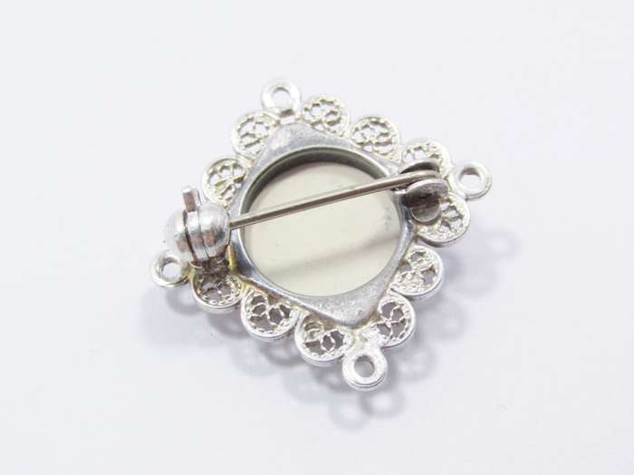 Lovely Dainty Delft Brooch in Silver