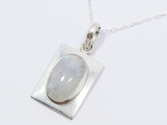 A Lovely Large Moonstone Pendant on Chain in Sterling Silver.