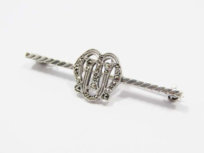 Lovely Vintage Sterling Silver & Marcasite Brooch