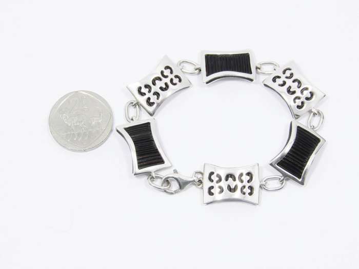 A Stunning Elephant Hair Bracelet in Sterling Silver.