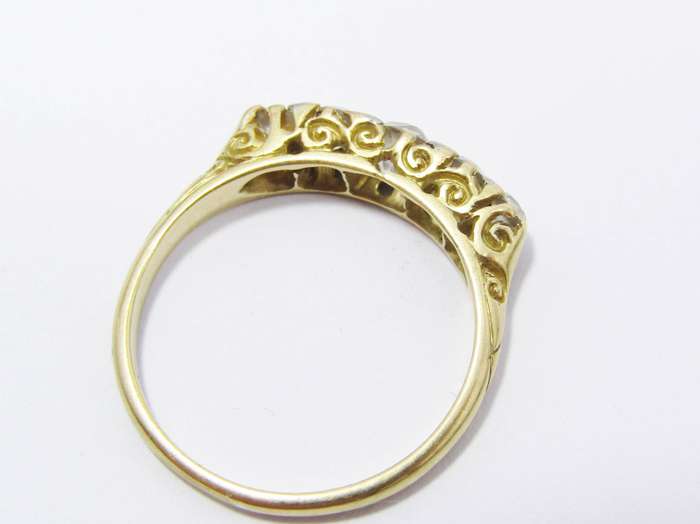 Stunning! Antique 18CT Gold & 0.50ctw Diamond Ring