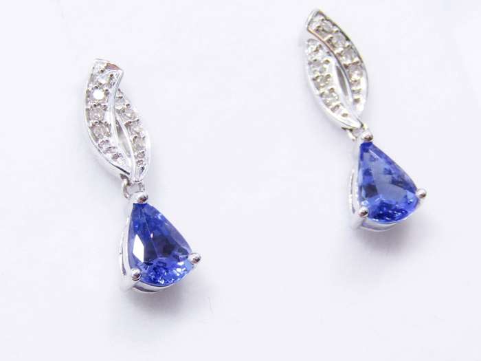Stunning! 18ct White Gold, Tanzanite & Diamond Earrings