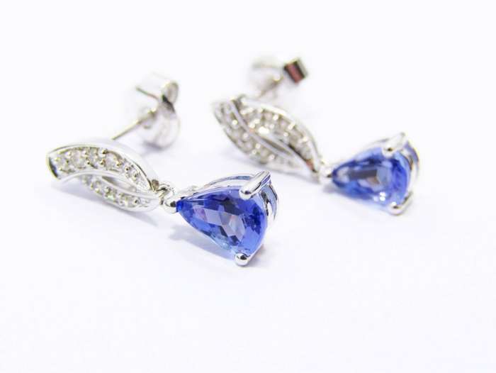 Stunning! 18ct White Gold, Tanzanite & Diamond Earrings