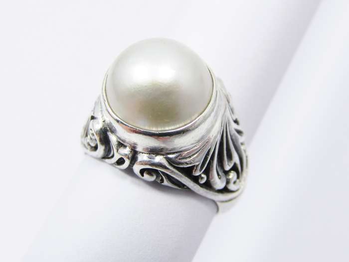 A Lovely Mabe Ring in Sterling Silver.