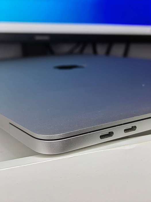 Apple MacBook Pro 16 (2019)  i7 / 16GB RAM / 512GB SSD  Grade A