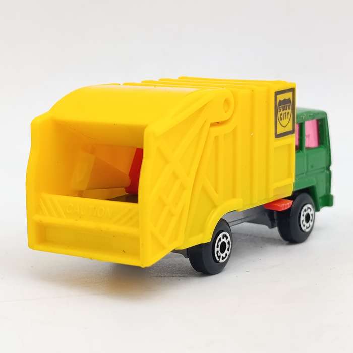 Matchbox Superfast No.36 Refuse truck die-cast model