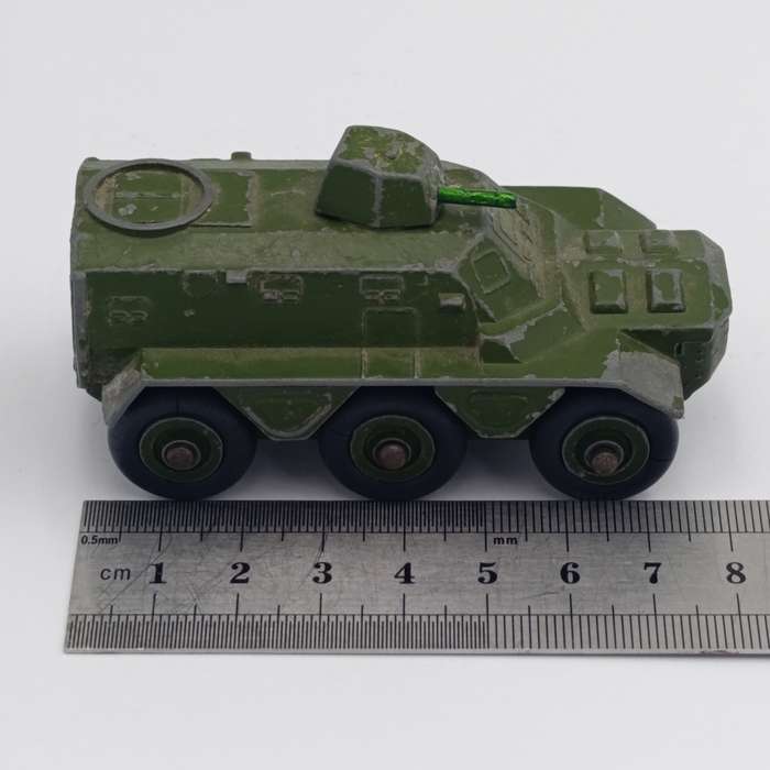 Meccano Dinky Toys #676 Armoured Personnel carrier