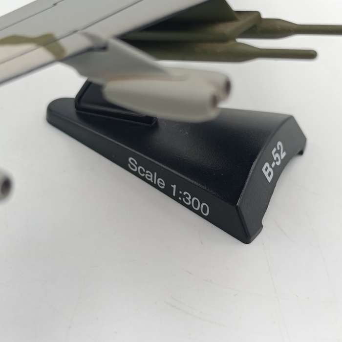 Boeing B-52 US Air Force die-cast model plane - scale - 1/300