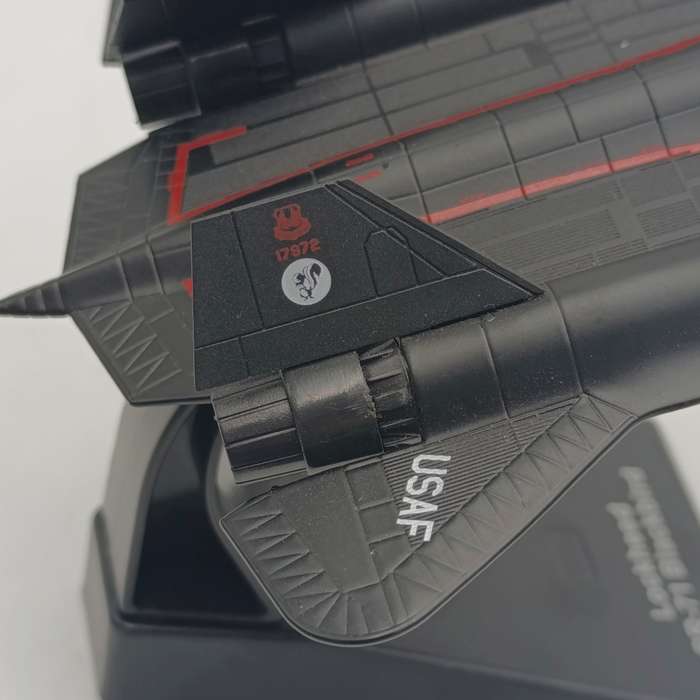 Jet Age Military Aircraft Lockheed SR-71 Blackbird die-cast model plane in box - scale 1/200