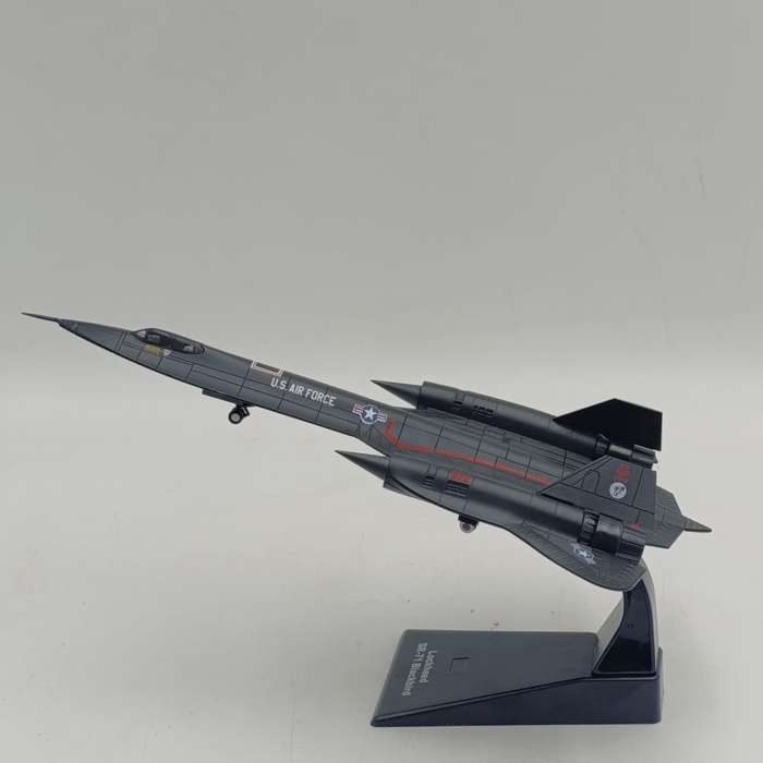 Jet Age Military Aircraft Lockheed SR-71 Blackbird die-cast model plane in box - scale 1/200