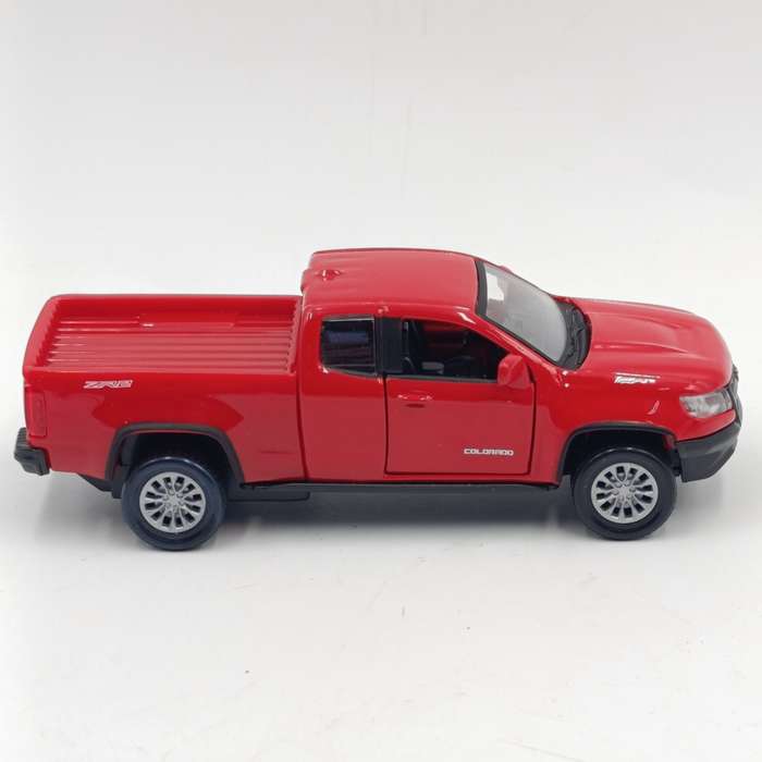 Maisto 2017 Chevrolet Colorado ZR2 die-cast model car - pull back action - scale 1/48