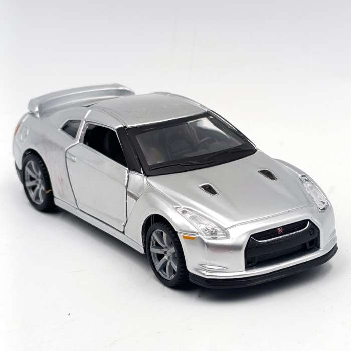 Maisto 2009 Nissan GT-R die-cast model car - pull back action - scale 1/40
