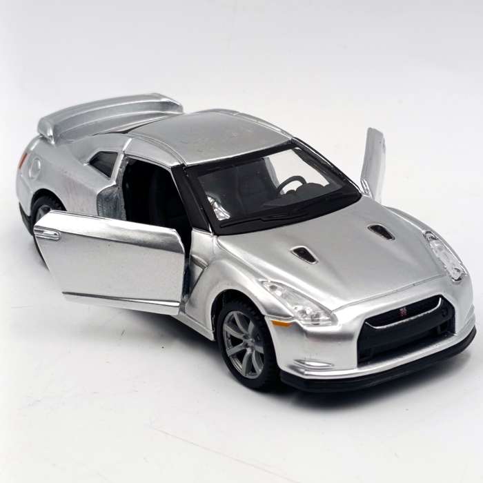 Maisto 2009 Nissan GT-R die-cast model car - pull back action - scale 1/40