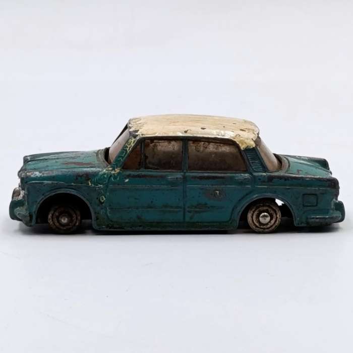 Meccano Dinky Toys #531 Grandevue Fiat 1200 die-cast toy car - no tyres