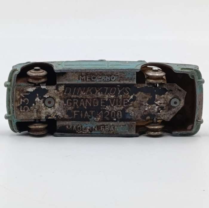 Meccano Dinky Toys #531 Grandevue Fiat 1200 die-cast toy car - no tyres