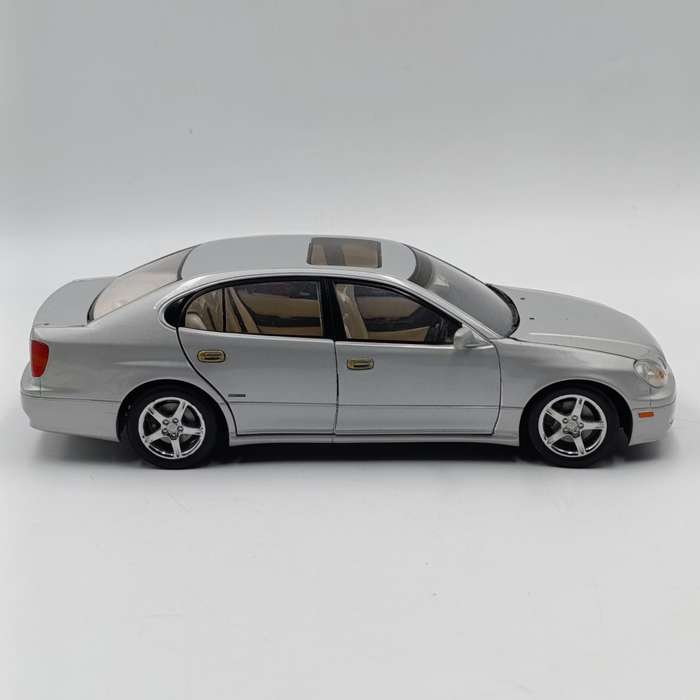 AutoArt Toyota Aristo V300 die-cast model car - scale 1/18 - rear spoiler loose