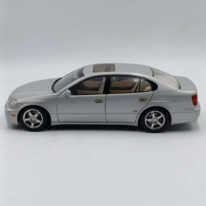 AutoArt Toyota Aristo V300 die-cast model car - scale 1/18 - rear spoiler loose