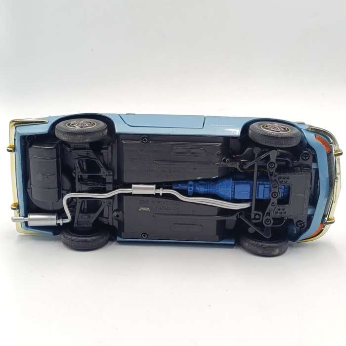 Road Signature 1970 Datsun 240 Z die-cast model car - scale 1/18