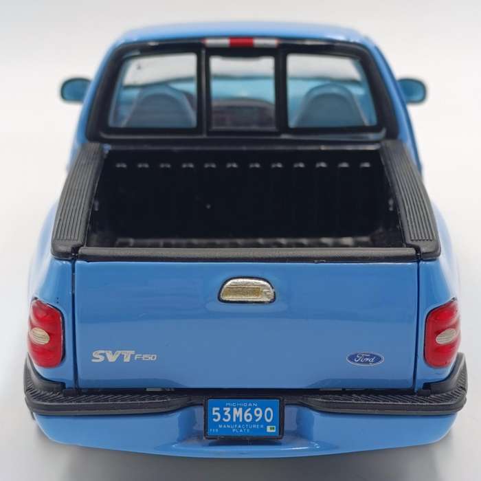 Maisto Ford SVT F-150 die-cast model car - scale 1/21 - windscreen crack