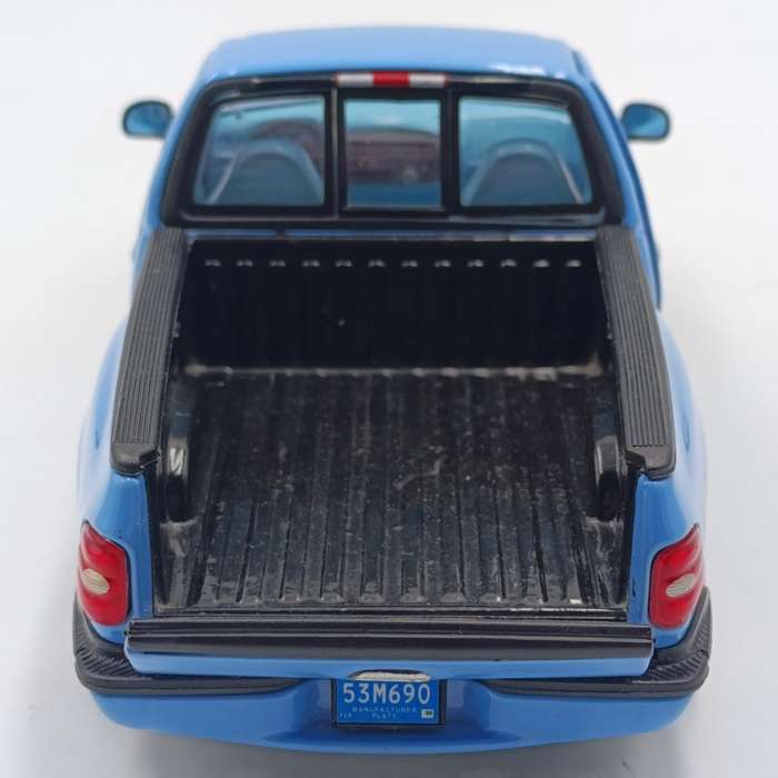 Maisto Ford SVT F-150 die-cast model car - scale 1/21 - windscreen crack