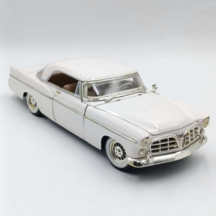 Maisto 1956 Chrysler 300B die-cast model car - scale 1/18