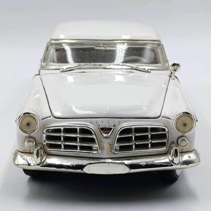 Maisto 1956 Chrysler 300B die-cast model car - scale 1/18
