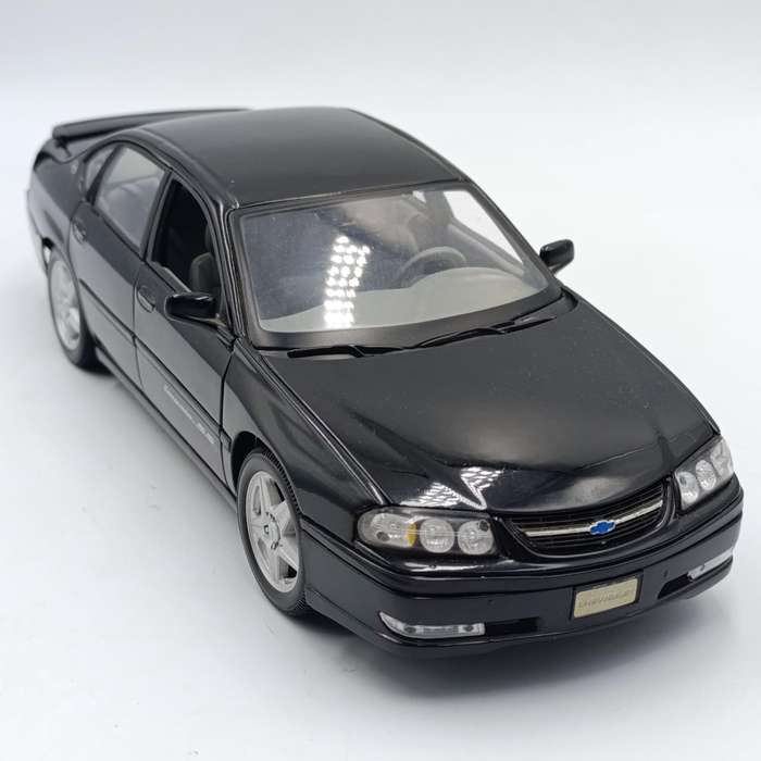 Maisto 2004 Chevrolet Impala SS die-cast model car - scale 1/18