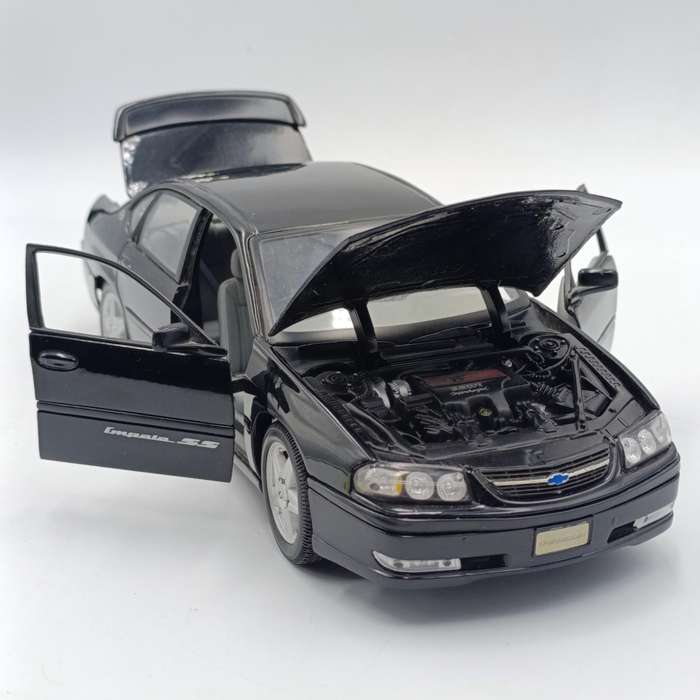 Maisto 2004 Chevrolet Impala SS die-cast model car - scale 1/18