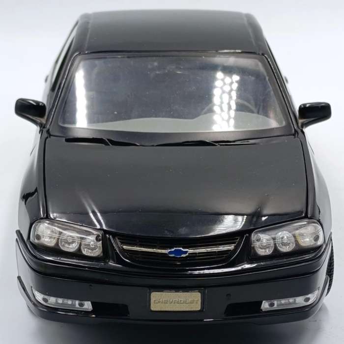 Maisto 2004 Chevrolet Impala SS die-cast model car - scale 1/18