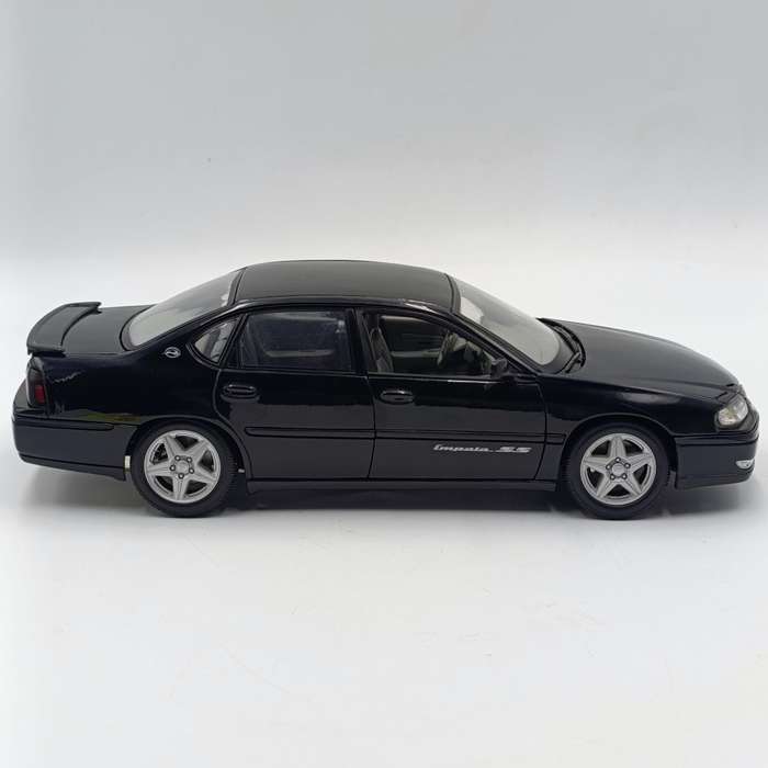 Maisto 2004 Chevrolet Impala SS die-cast model car - scale 1/18