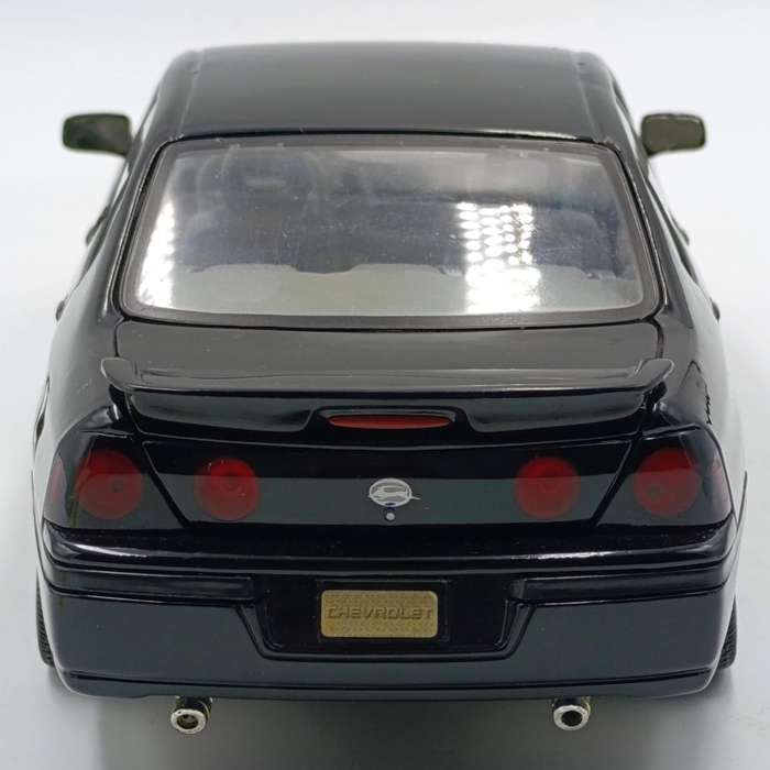 Maisto 2004 Chevrolet Impala SS die-cast model car - scale 1/18