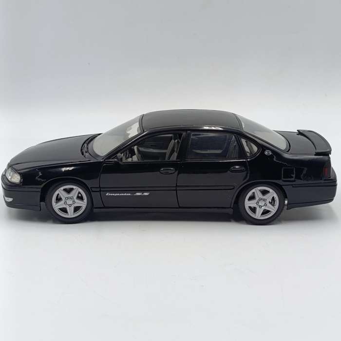 Maisto 2004 Chevrolet Impala SS die-cast model car - scale 1/18