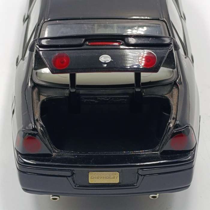 Maisto 2004 Chevrolet Impala SS die-cast model car - scale 1/18