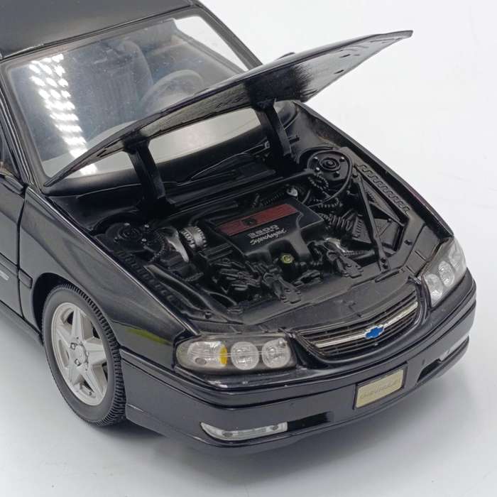 Maisto 2004 Chevrolet Impala SS die-cast model car - scale 1/18