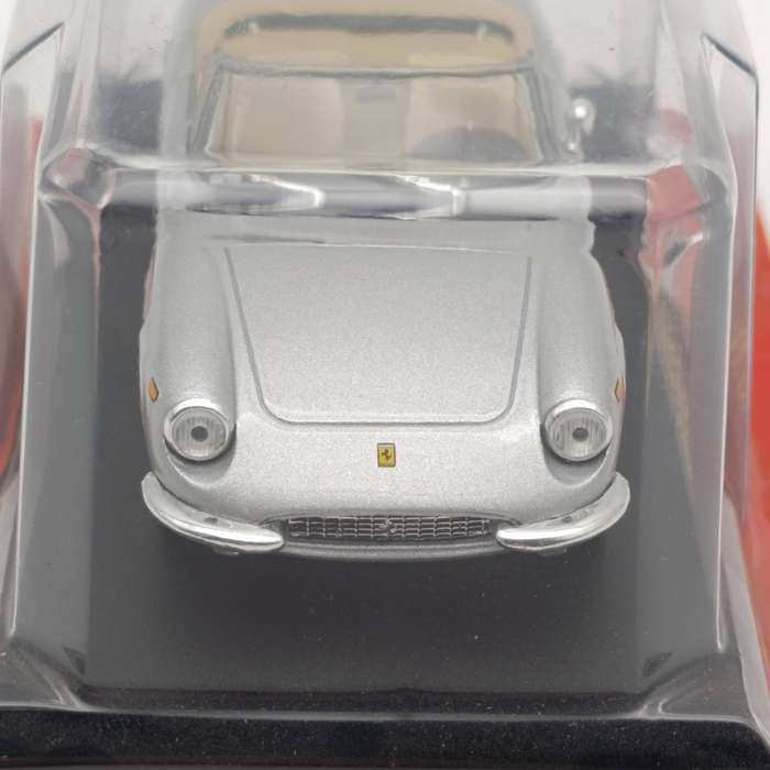 1967 Ferarri 330 GTS die-cast model car - scale 1/43