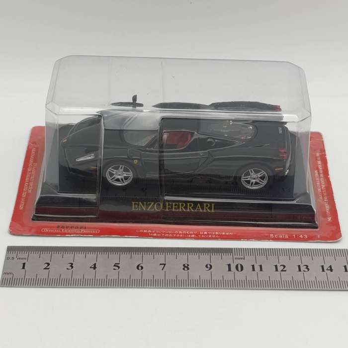 2002 Ferrari Enzo die-cast model car - scale 1/43