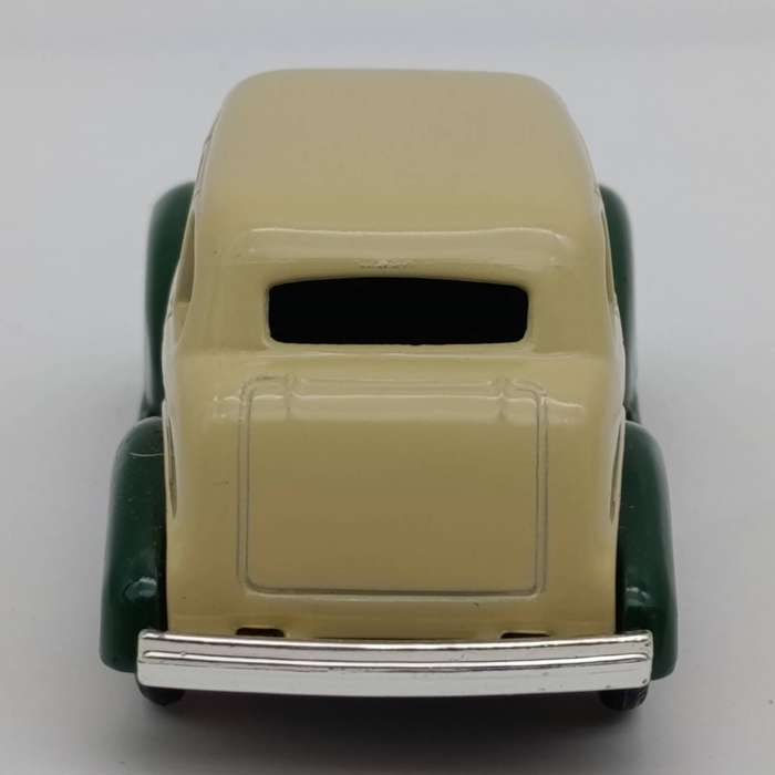 Lledo 1939 Chevrolet die-cast model car in box