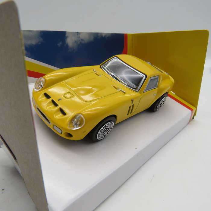 Bburago Shell V-Power Ferrari 250 GTO die-cast model car in box
