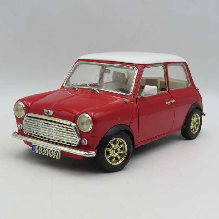 Bburago Mini Cooper die-cast model car - Scale 1/16