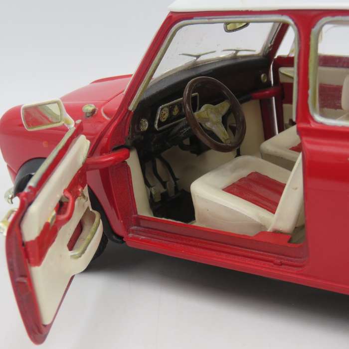 Bburago Mini Cooper die-cast model car - Scale 1/16