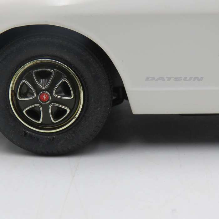 Road Signature 1970 Datsun 240Z die-cast model car - Scale 1/18