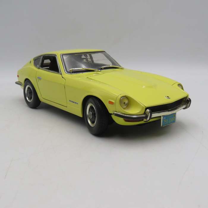Maisto 1971 Datsun 240Z die-cast model car - Scale 1/18