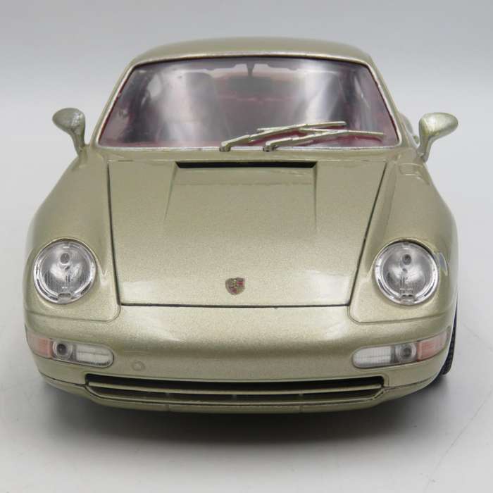 Bburago 1993 Porsche Carrera 911 die-cast model - Scale 1/18