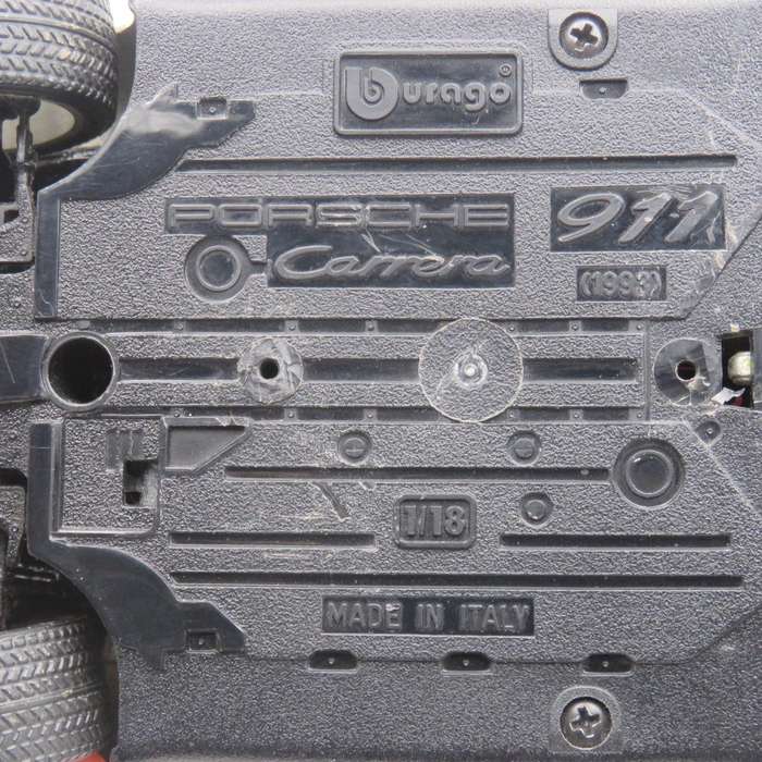 Bburago 1993 Porsche Carrera 911 die-cast model - Scale 1/18