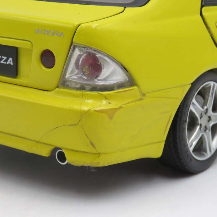 AutoArt Toyota Altezza RS200 die-cast model car - front and rear bumper damaged - Scale 1/18