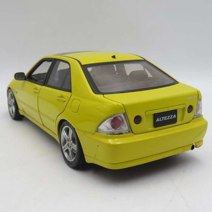 AutoArt Toyota Altezza RS200 die-cast model car - front and rear bumper damaged - Scale 1/18