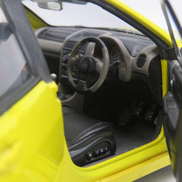 AutoArt Toyota Altezza RS200 die-cast model car - front and rear bumper damaged - Scale 1/18